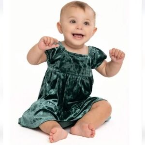 Forever Me Baby Girl Velour Dress with Bloomers Size 0/3M - Green